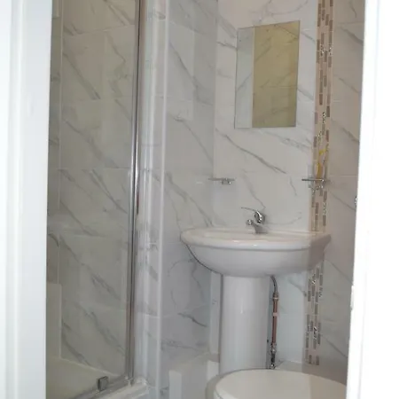 2 Bedroom House Near Leeds City Centre